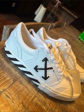 Off-White White and Black Low-Top Sneakers